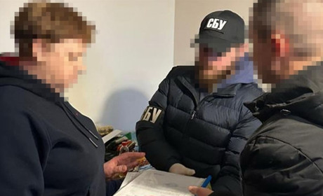 Допомогла росіянам вивезти українських дітей до рф: затримали ексчиновницю з Херсонщини