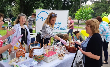 У Конотопі зібрали рекордну суму на лікування випускника гімназії. Але ще потрібна ваша допомога