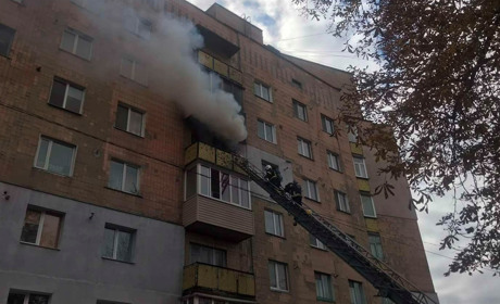 У центрі Фастова горіла квартира у багатоповерхівці: пожежу загасили