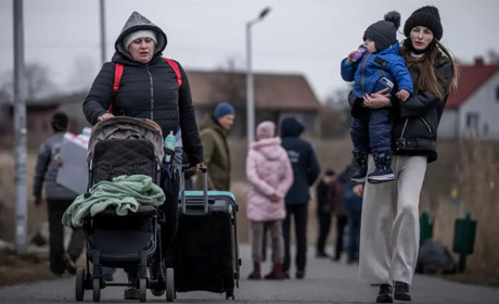 Жінкам-переселенкам з Луганщини міжнародний фонд надає грошову допомогу. Куди звертатися