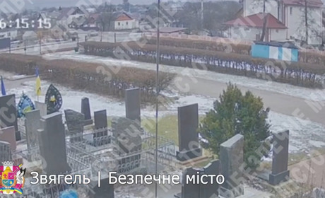 ДТП поруч з цвинтарем у Звягелі: відео з камери відеоспостереження