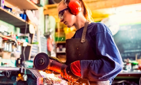 Жінки на Житомирщині опановують "чоловічі" професії: які спеціальності найпопулярніші