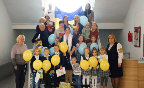 Учні 2-Б класу зібрали допомогу для захисників України і заспівали «Червону калину»: відео