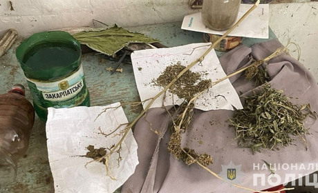 На Білопільщині поліція викрила чоловіка, який зберігав вдома наркотики