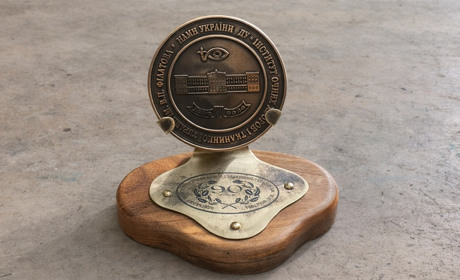 Випускник Первомайського медколеджу створив пам’ятний знак до 90-річчя Інституту Філатова в Одесі