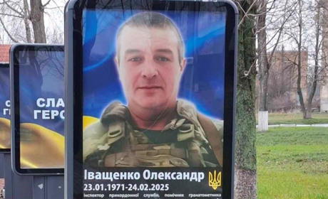 Стелу із портретом загиблого захисника Олександра Іващенка відкрили на Алеї Героїв у Студениках