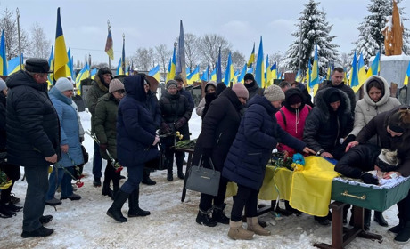 День народження, що став днем пам’яті. В останню путь на Алеї Слави у Шостці провели штаб-сержанта