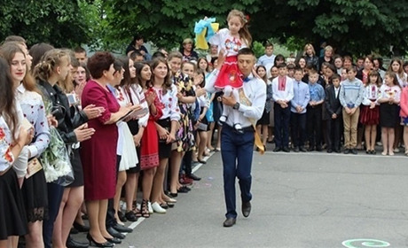 Такого ви ще не бачили:  останній дзвоник у школах Калинівщини онлайн