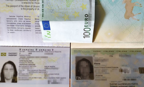 Власниця двох паспортів – України і Фінляндії – запропонувала прикордонникам 100 євро хабаря