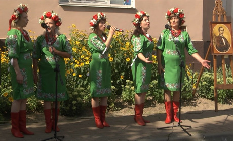 Біля музею Куліша відбувся святковий захід з нагоди дня народження письменника