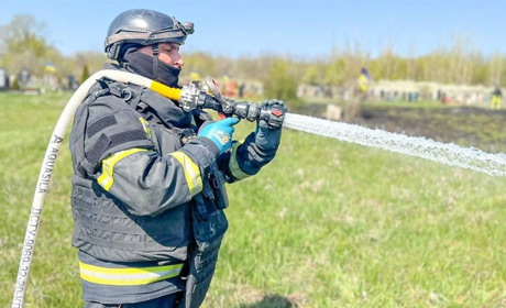 Великобурлуцька громада: рятувальники ліквідували пожежу на відкритій території