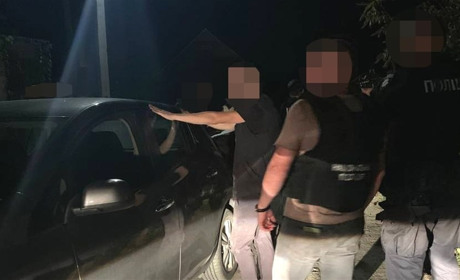 У Сарнах за підозрою в сутенерстві затримали таксиста