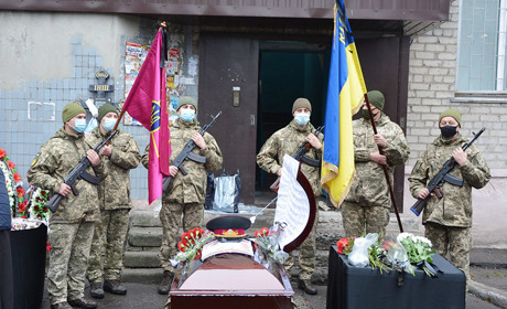 Покровськ попрощався з військовим офіцером Михайлом Глобенком