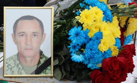 На щиті: у Мар’янці Української громади прощалися з Олексієм Аперчоєм (ВІДЕО)