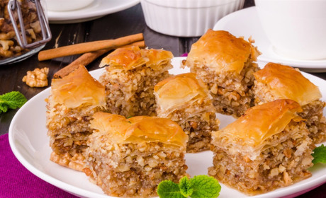 Як приготувати ліниву пахлаву з листкового тіста: простий рецепт з волоськими горіхами