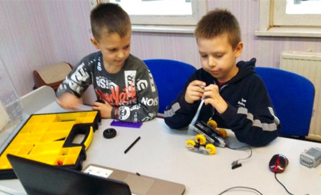 У Біляївці відновила роботу інженерна студія «Kids&Robots»: чому ці заняття підійдуть вашій дитині