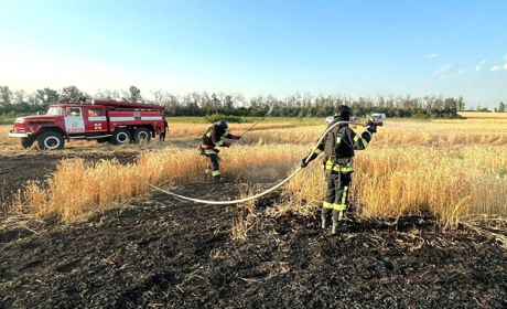 Пожежа після обстрілу — російська атака спричинила займання в Берестинському районі