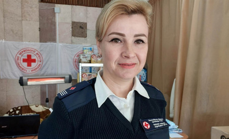 «Банк одягу»: де в Первомайську можна отримати допомогу та хто може скористатися послугами