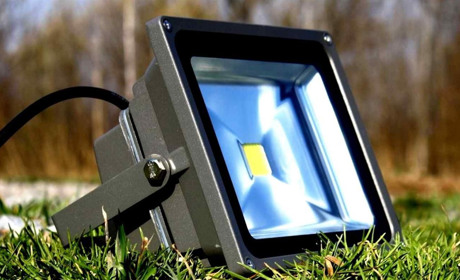 Види та переваги світлодіодних прожекторів та LED світильників