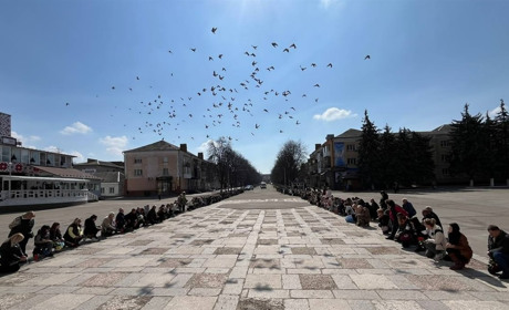 «На щиті» повернувся додому: Первомайськ провів в останню путь Дениса Ілащука