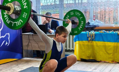 Юні важкоатлети зі Звягеля привезли медалі з турніру у місті Дубно