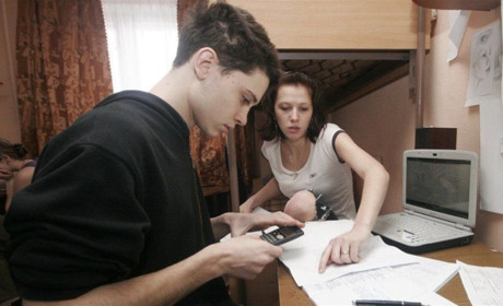 Школа у чаті – це класно? Або що про дистанційне навчання і карантин думають цьогорічні випускники