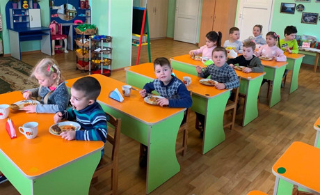 У садочках Біляївської громади готують за новими рецептами. Школи – на черзі. Що змінилося у меню