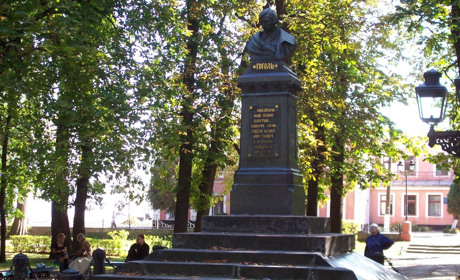 Микола Гоголь - перший портрет та перший у світі пам'ятник