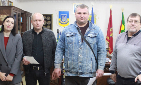 Працівникам комунального підприємства громади вручили ордери на службове житло