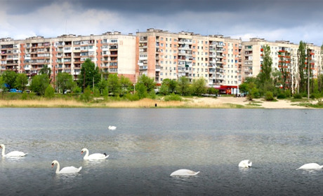 Чисте озеро пересихає. В окупованому Сєвєродонецьку росіяни знищили популярну місцеву водойму