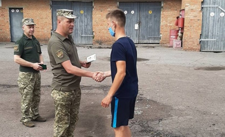 Служитимуть у президентському полку: лави ЗСУ поповнились білопільцями