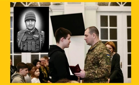 СИНУ ПОЛЕГЛОГО ГЕРОЯ З ВЕРТІЇВКИ ПЕРЕДАЛИ ДЕРЖАВНУ НАГОРОДУ