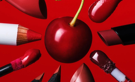 Як візуально змінити форму губ за допомогою лише двох відтінків помади