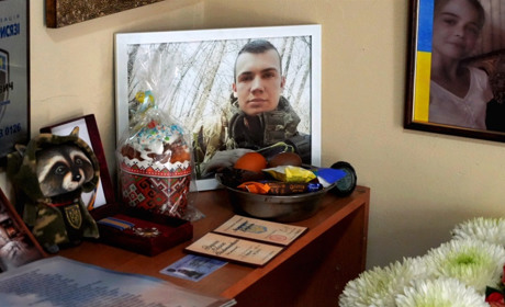 Одна кімната — ціле життя: рідні загиблого снайпера із Сарн відкрили музей на його честь