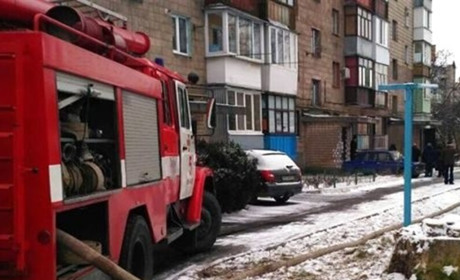 Смертельна пожежа в Шостці: рятувальники виявили тіло загиблого в квартирі