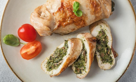 Рецепт дня: куряча грудка, фарширована шпинатом