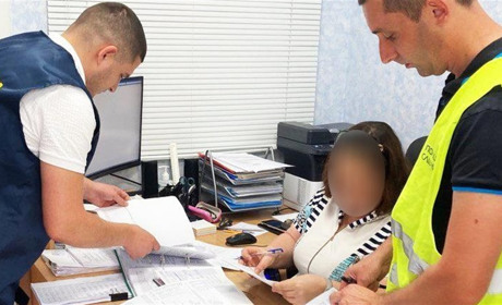 Посадовиця Южноукраїнського управління освіти завдала державі збитків на понад 800 тисяч