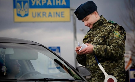 Яким категоріям чоловіків дозволили виїжджати за кордон під час війни: уряд пом'якшив обмеження