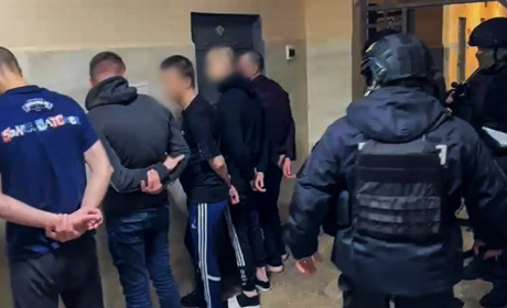 «Продавали» з СІЗО автівки для ЗСУ. На Сумщини викрили шахраїв, які ошукували людей в мережі