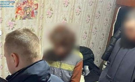 Працівниця пошти, яка привласнила гроші жителів громади на Хмельниччині, отримала 5 років тюрми