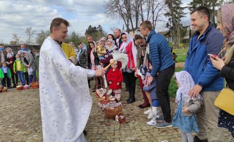 Як освячували великодні кошики старокостянтинівці (фото)