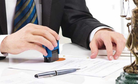 Хто окрім нотаріуса може посвідчувати заповіт?