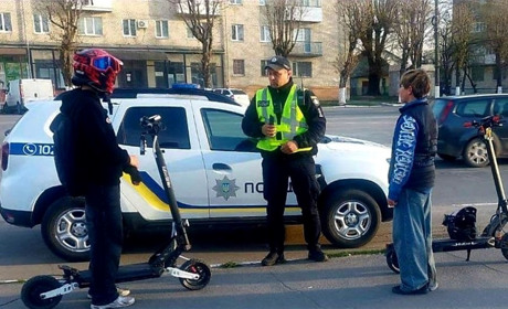 Новини Старокостянтинівщини: про гарячу воду, наслідки негоди, електросамокатчиків та перемоги