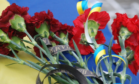 Майже два роки надії та молитов: Шостка прощається з Героєм, який повернувся додому "на щиті"