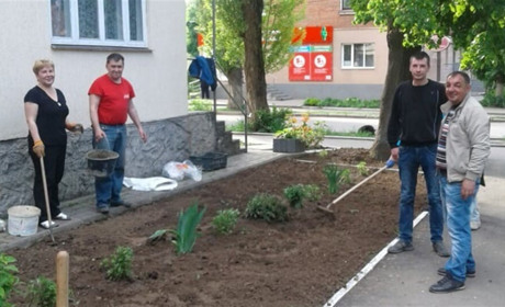 У Жмеринці жителі вулиці Франко зібралися на толоку