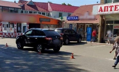 У Первомайську автівка Renault на смерть збила жінку: поліція шукає свідків трагедії