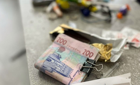 У Південноукраїнську поліцейські затримали наркозбувачку: жінці загрожує до 10 років в'язниці