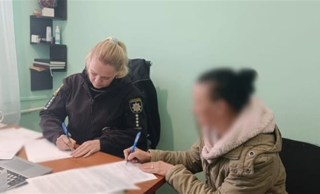 Пограбувала літню жінку: у П'ятихатках поліцейські затримали зловмисницю