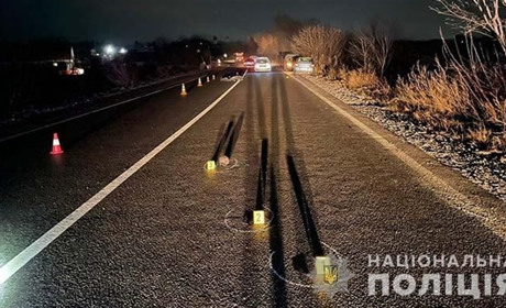 Під колесами авто поблизу Кременця загинув чоловік