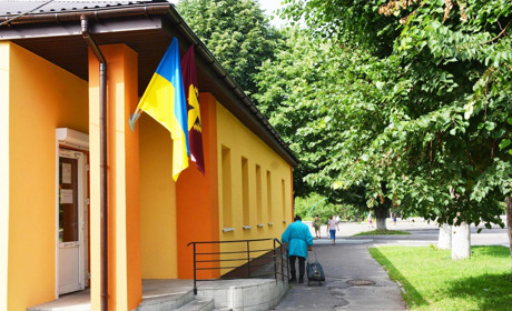 Погуляли з розмахом: у Золотоноші випускник міської школи сплюндрував будівлю ЦНАПу
